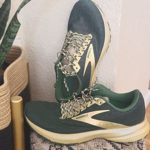 Brooks launch 7 run lucky